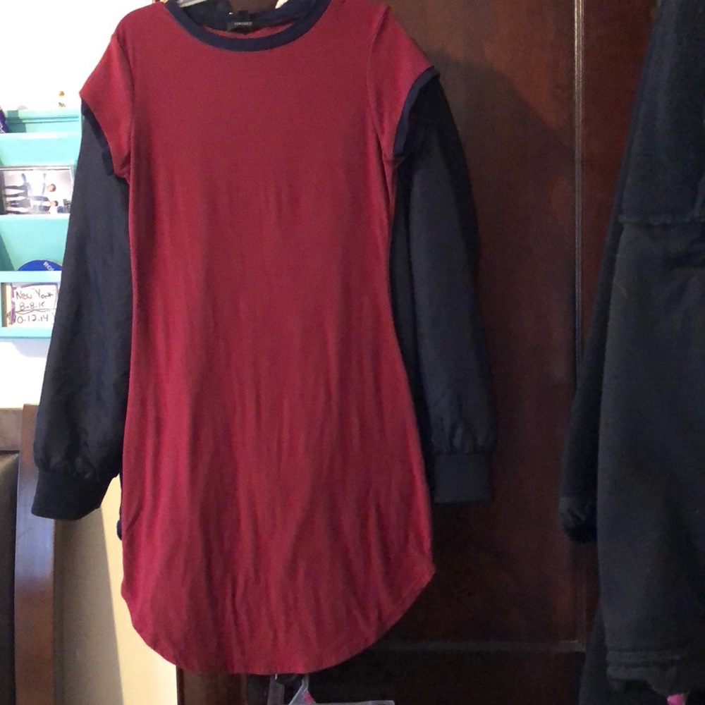 Fitted casual red dress